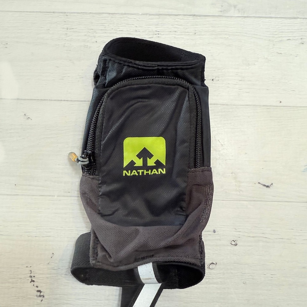 Nathan speed draw Water Bottle holder black